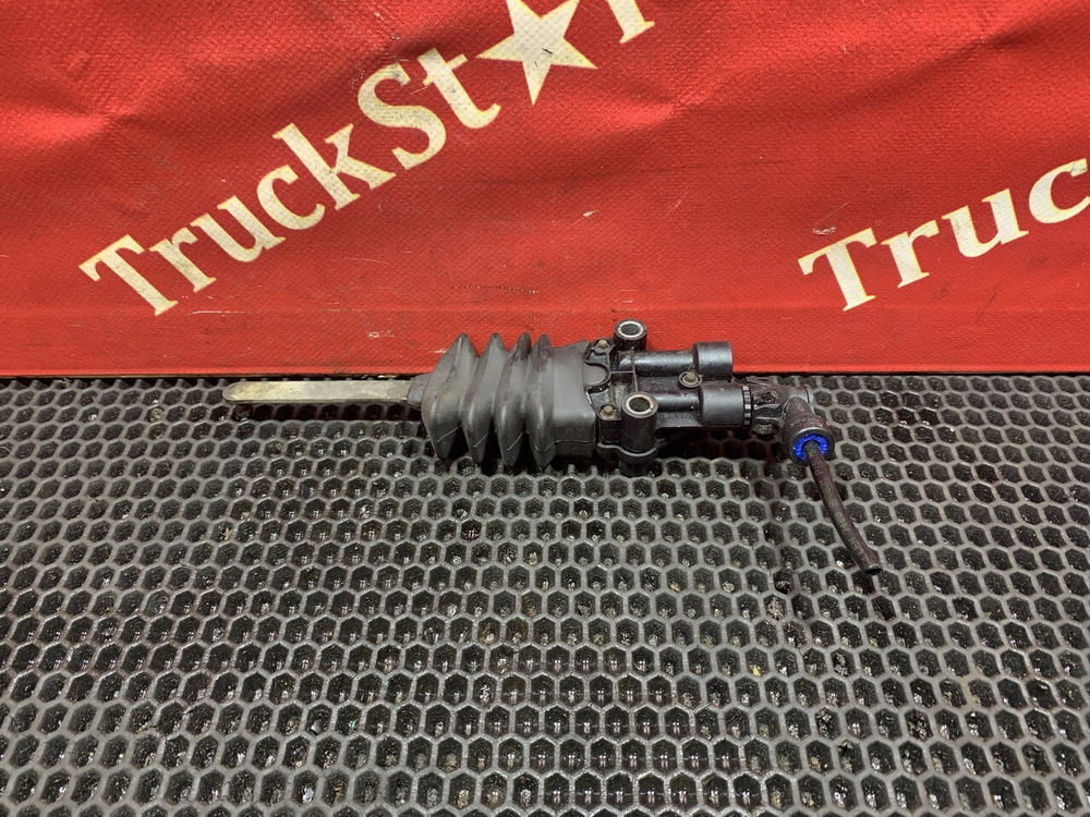 Кран уровня пола кабины