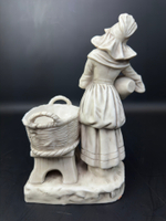 Девушка с кувшином и корзиной