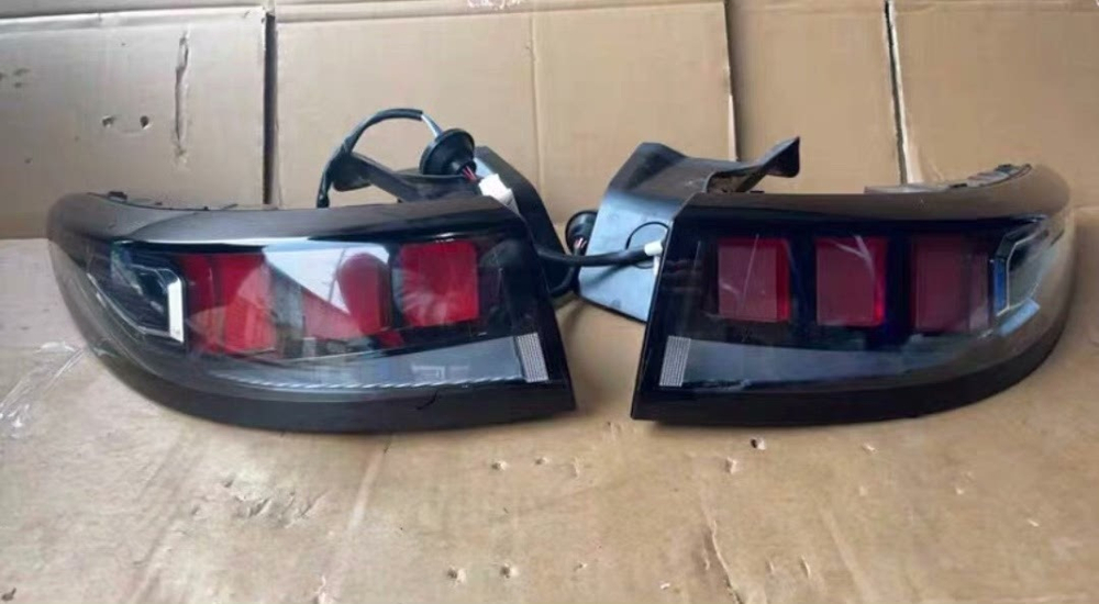 Задняя центральная и боковые наружные фонари Chery Exeed Yaoguang CDM (оригинал, бу)