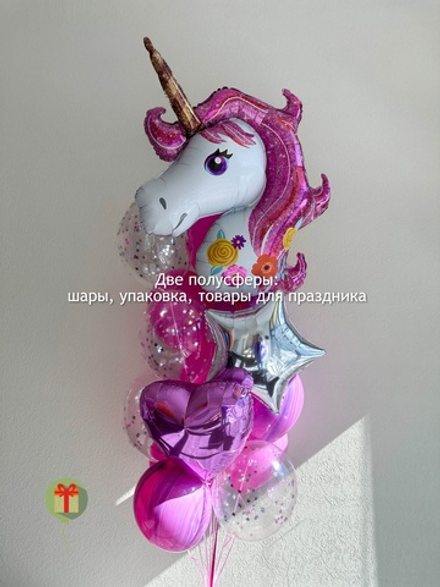 Фонтан с фольгированным единорогом