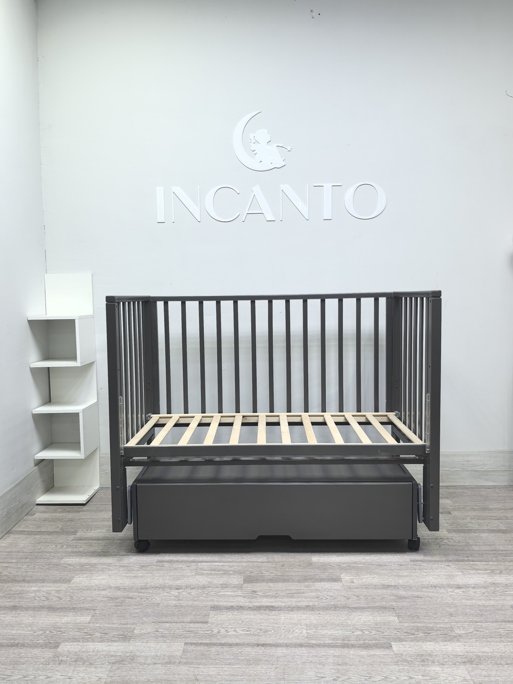 Кроватка Incanto Hollie с универсальным маятником, автостенкой и ящиком
