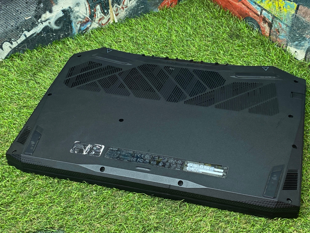 Игровой Acer 15' Ryzen 5 3550H/RX 560X 4GB/256GB SSD/8GB/ Nitro 5[AN515-43-R1Y4]/Windows 10