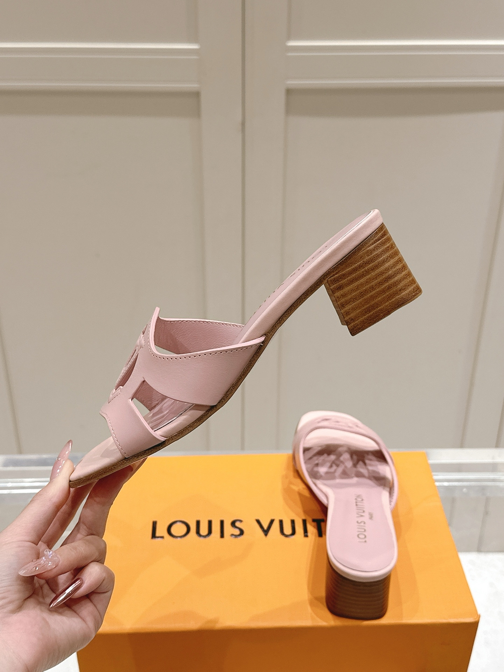Louis Vuitton Isola Mule