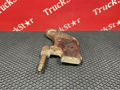 Кронштейн амортизатора нижний правый