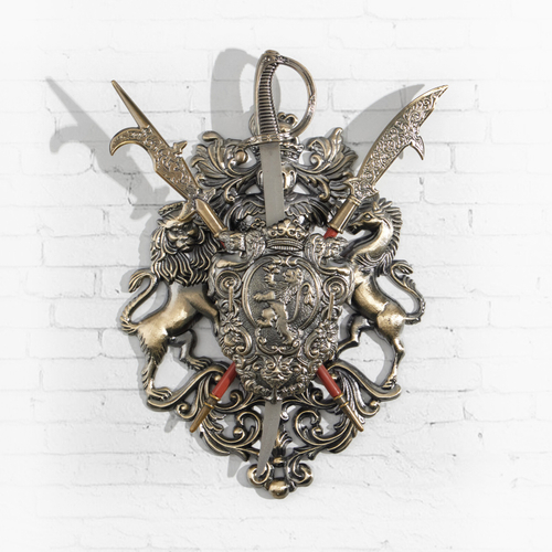 Панно декоративное «Геральдика. Лев на щите и две шпаги»