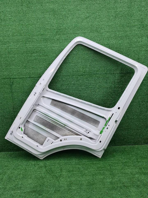 Дверь передняя правая Mercedes ATEGO (2013-н.в.)