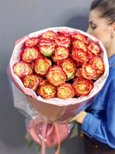 Букет из 21 розы "Эпл Джек" (Эквадор 60 см)