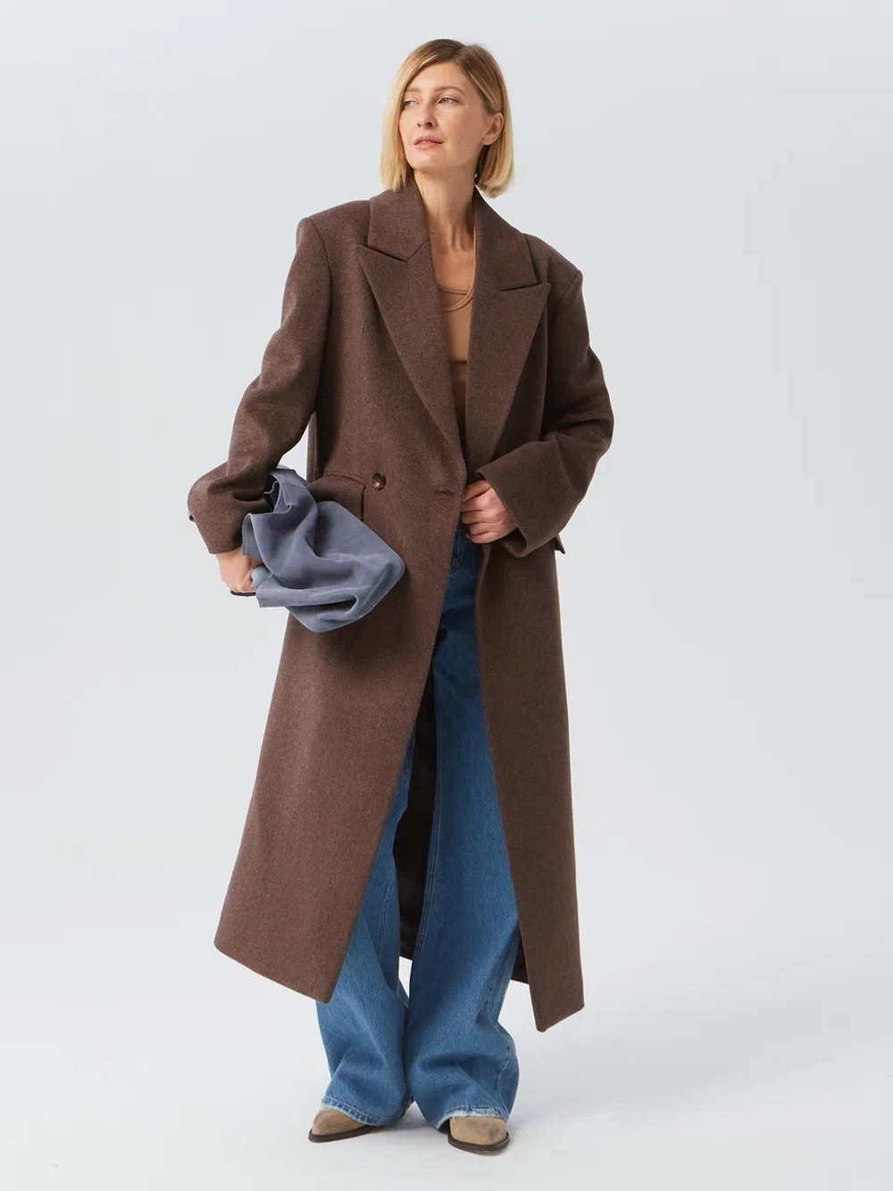 Пальто удлиненное женское коричневое