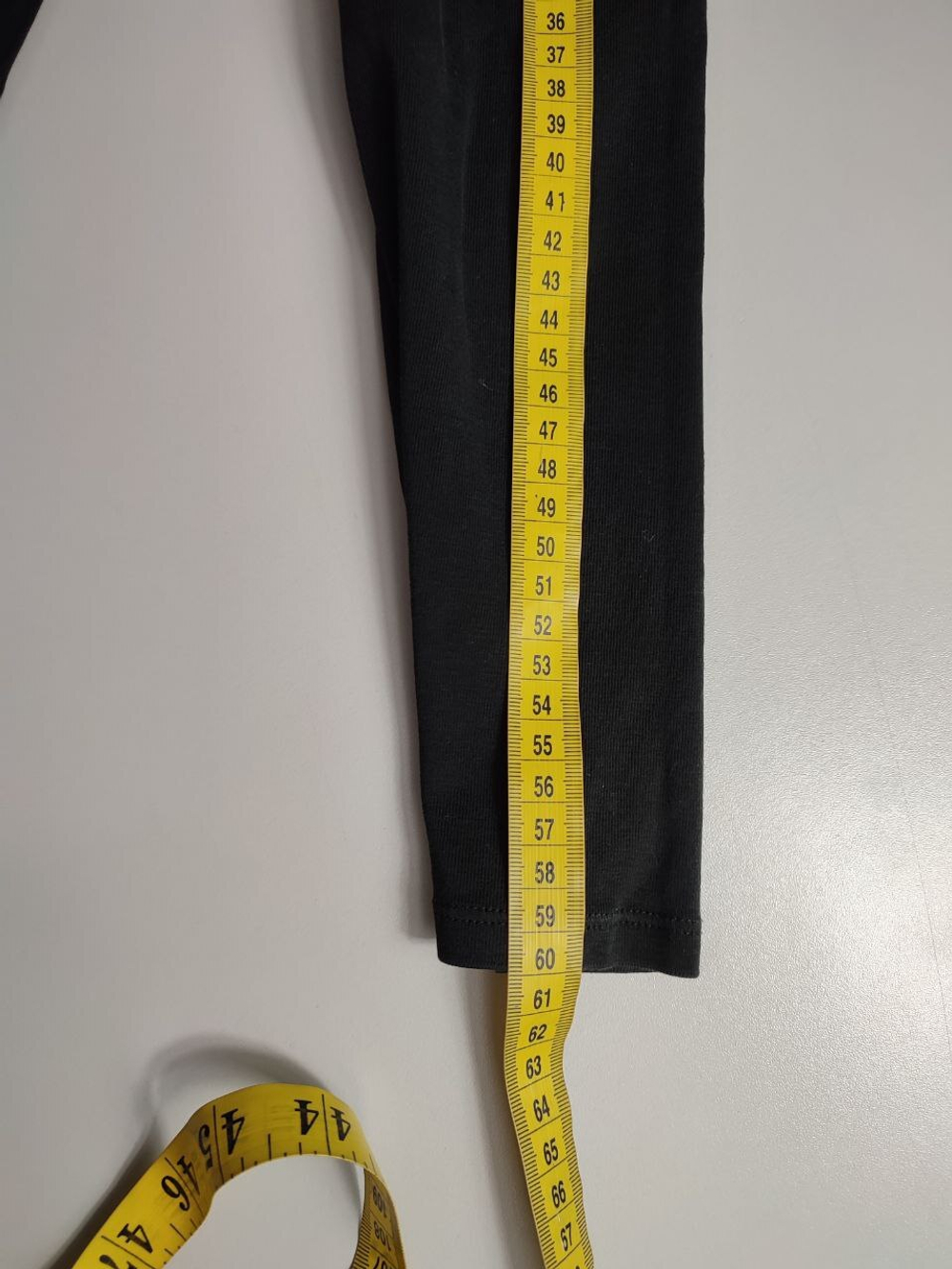 Водолазка Uniqlo базовая, визуально на 44 размер