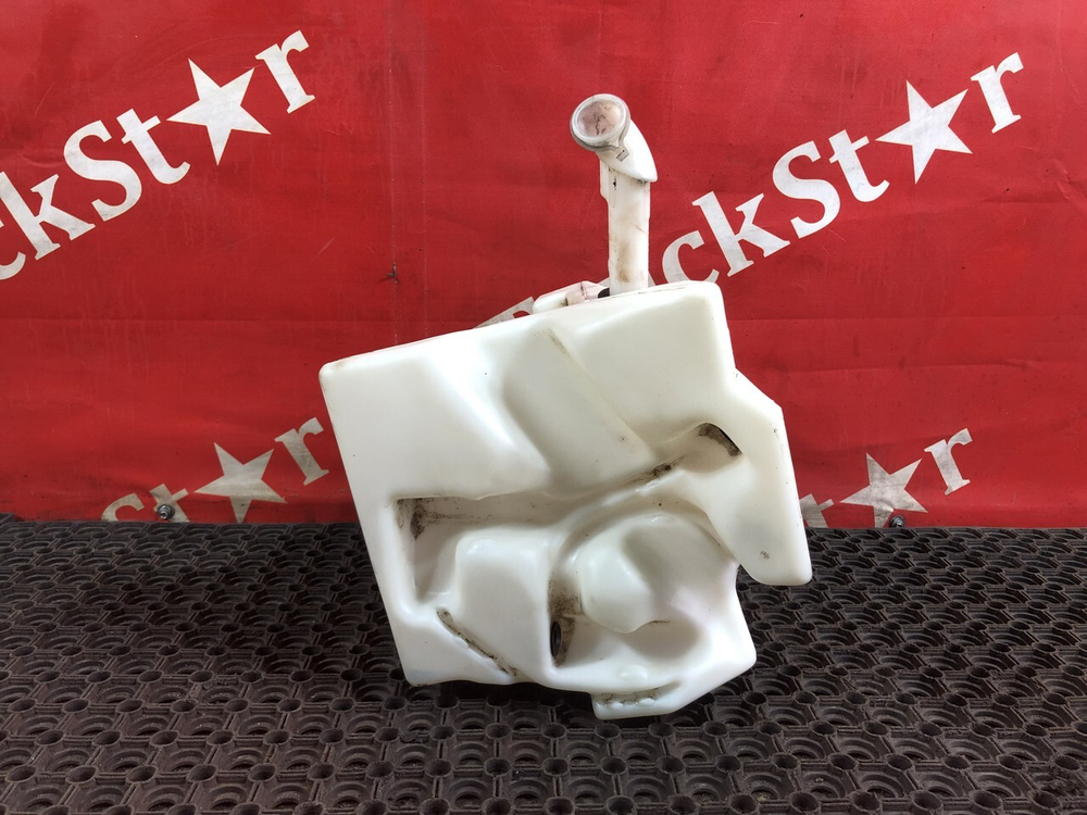 Бачок омывателя 2017 года.