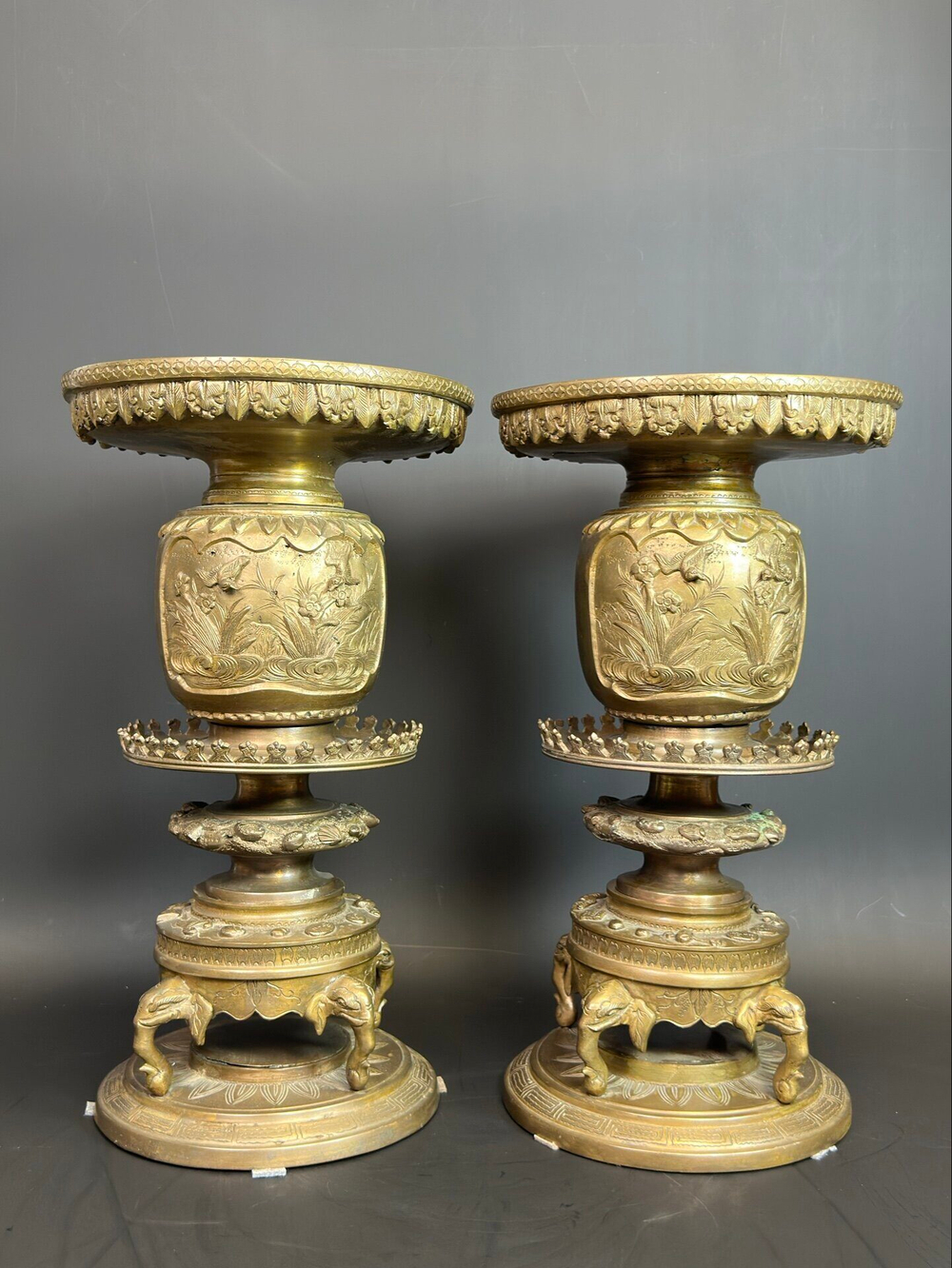 Пара бронзовых ваз — Усубата