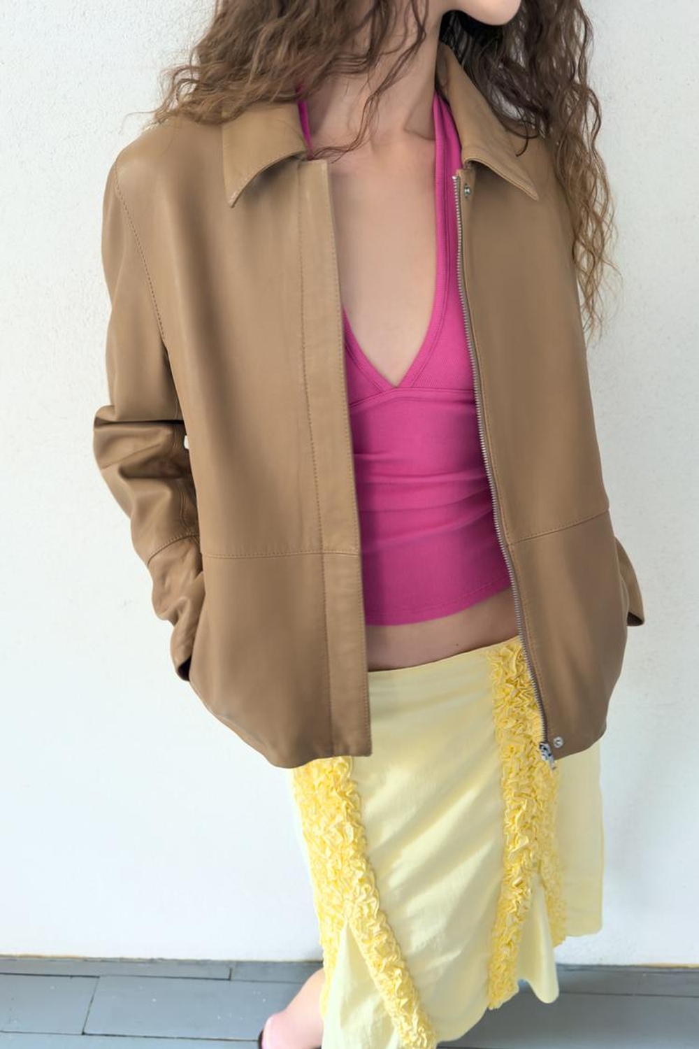 ZARA БЛЕЙЗЕР ОБЛЕГАЮЩЕГО КРОЯ ИЗ 100% КОЖИ, КАМЕННО-СЕРЫЙ