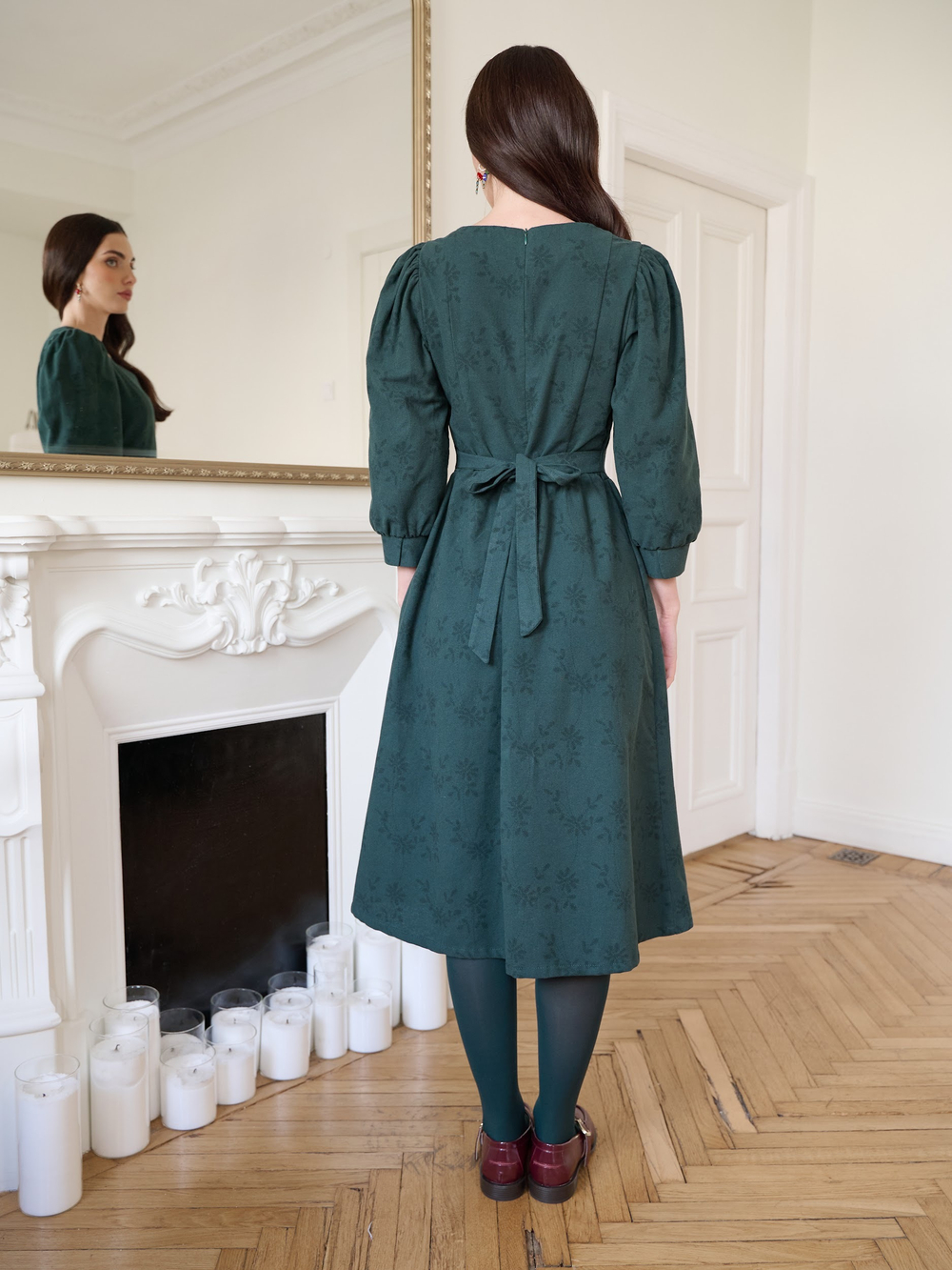 Платье с вырезом-сердечко