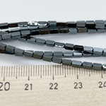Гематит (имитация), цвет черный, размер около 4,4*2 мм, цена за 46-47 шт (1/2 нити)