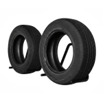 Настенные крюки для вертикального хранения комплекта колес в гараже.