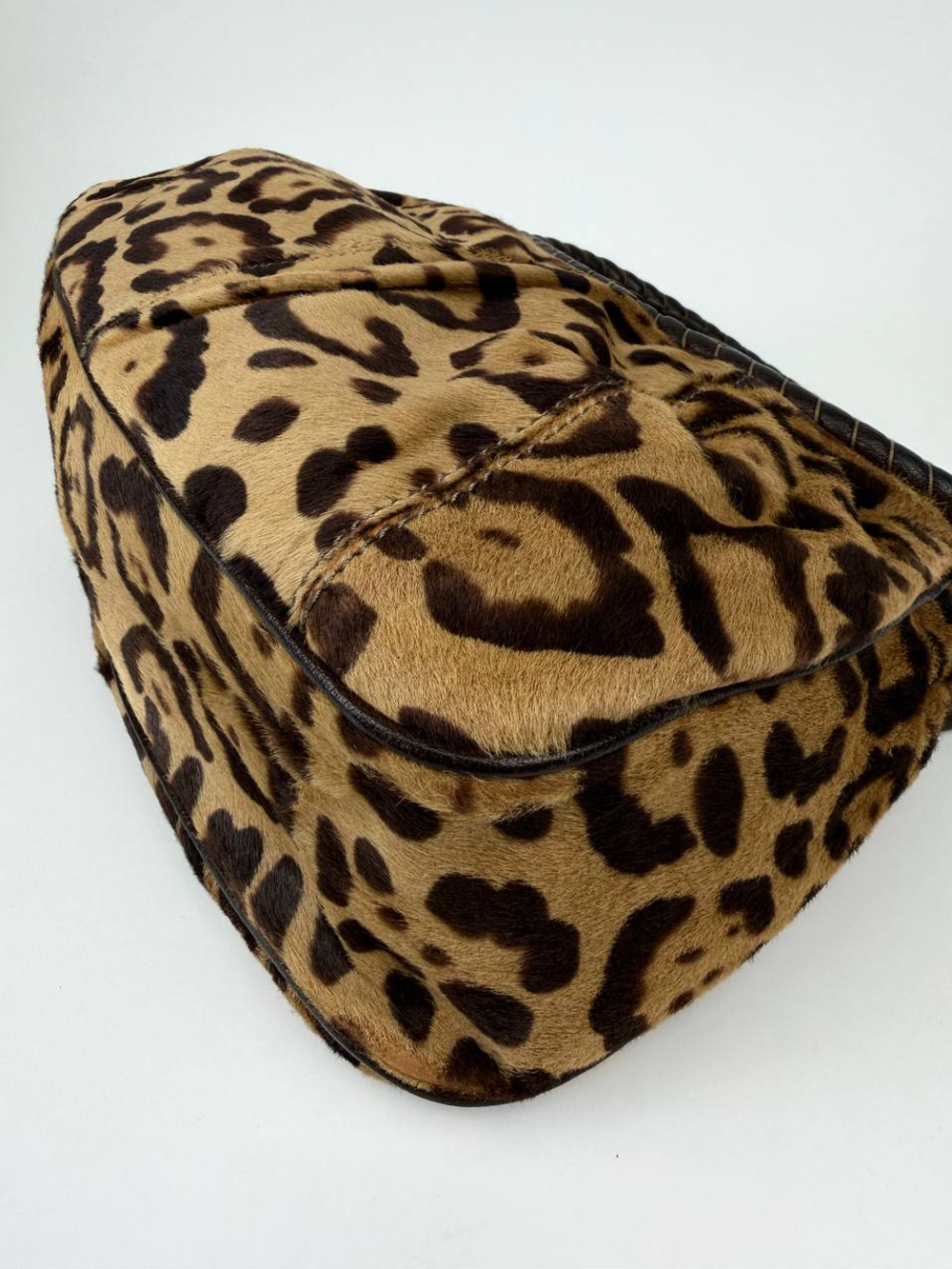 Сумка Valentino Garavani Leopard Pony Hair Leather Shoulder Bag Beige