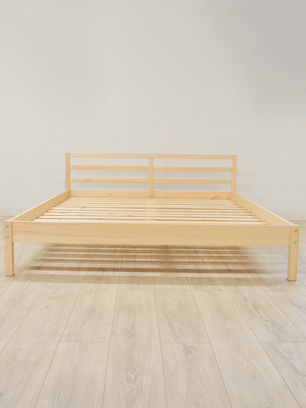 Кровать двуспальная 180x200 Тарва из сосны, c основанием