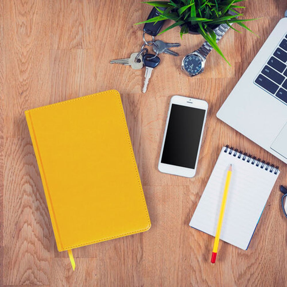 Ежедневник недатированный А5 138х213 мм BRAUBERG "Imperial" под кожу, 160 л., желтый, 111858