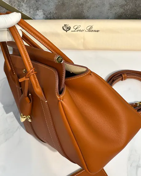 Сумка Loro Piana Loom L25 из гладкой кожи