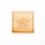 Деревянная менажница из кедра для подачи блюд и закусок с гравировкой "Never stop dreaming"