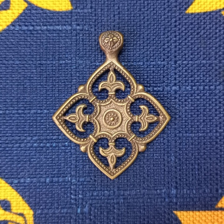 Подвеска. 4 лилии