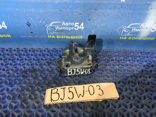 Замок капота MAZDA FAMILIA 2001