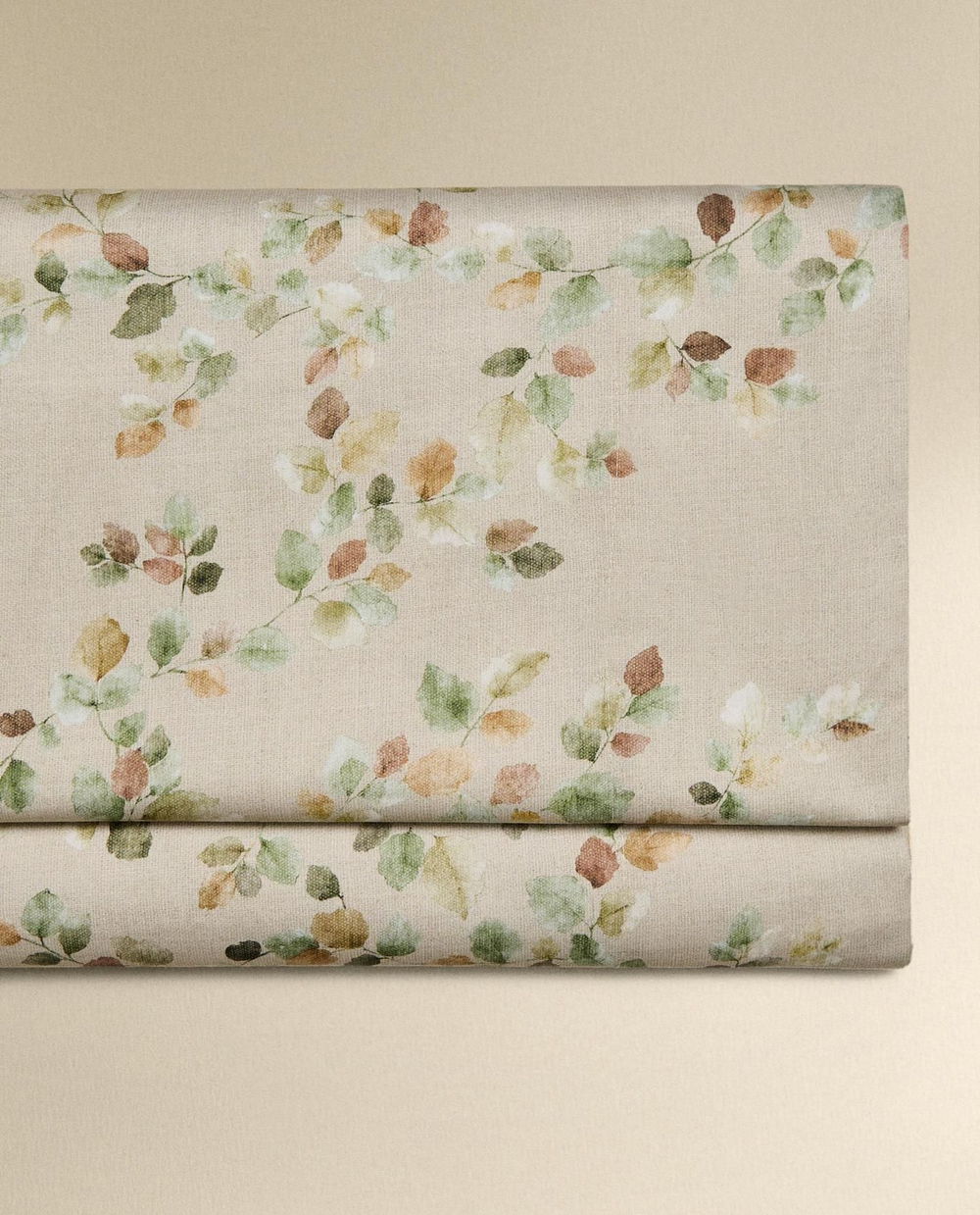 Zara Home - Простыня из атласа с принтом листьев, бежевый, 240x280 см