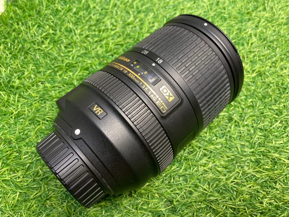 Nikon 18-300mm 3.5-5.6G ED AF-S VR DX