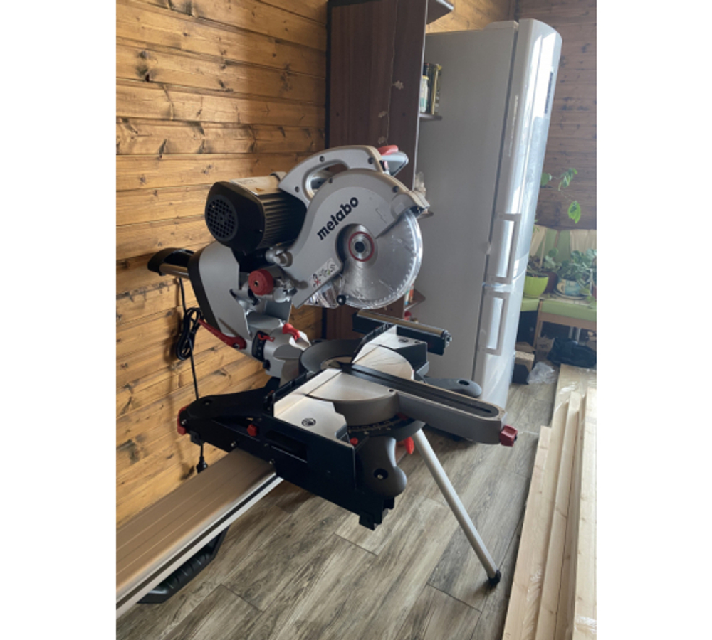 Торцовочная пила Metabo KGS 254 I Plus 0102540200