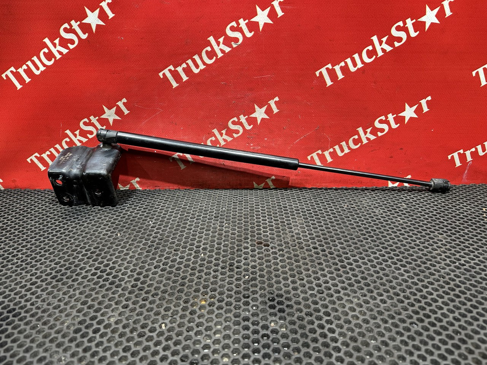 Амортизатор капота