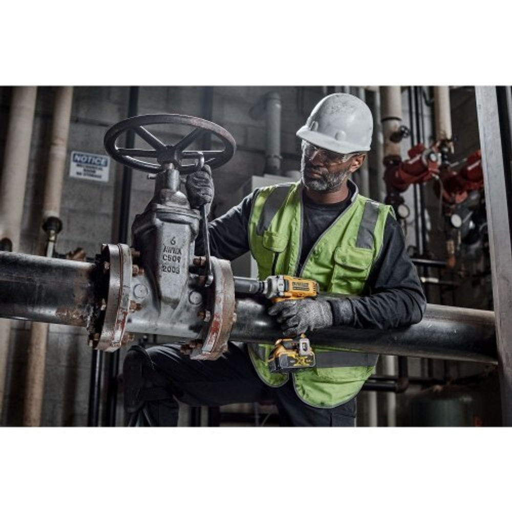 Гайковерт аккумуляторный DeWALT DCF 892 N ударный,без АКБ и З/У DCF892N