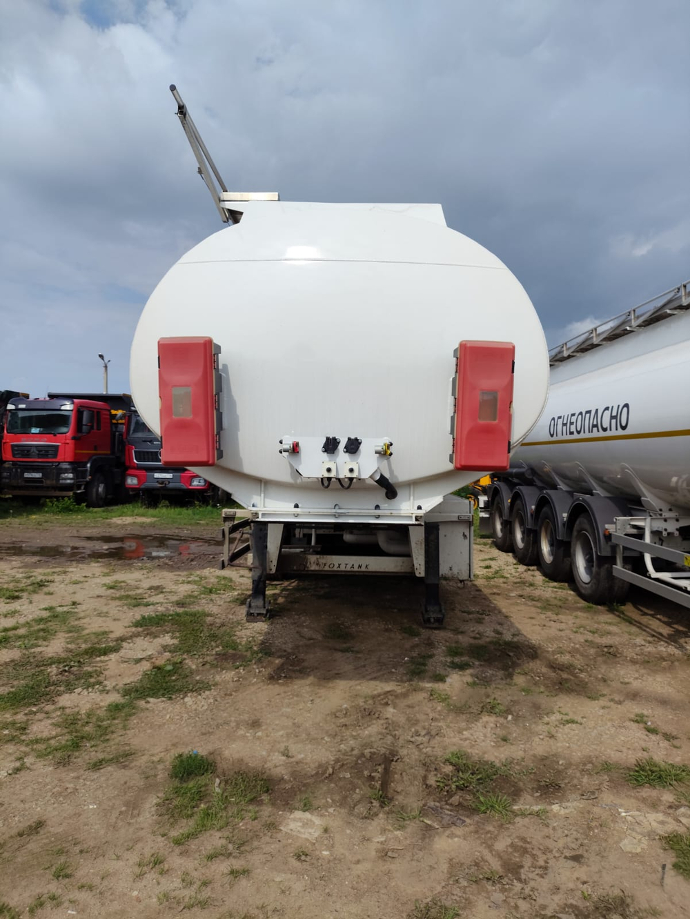 FoxTank 8777 Полуприцеп цистерна 877721 (светлые нефтепродукты)