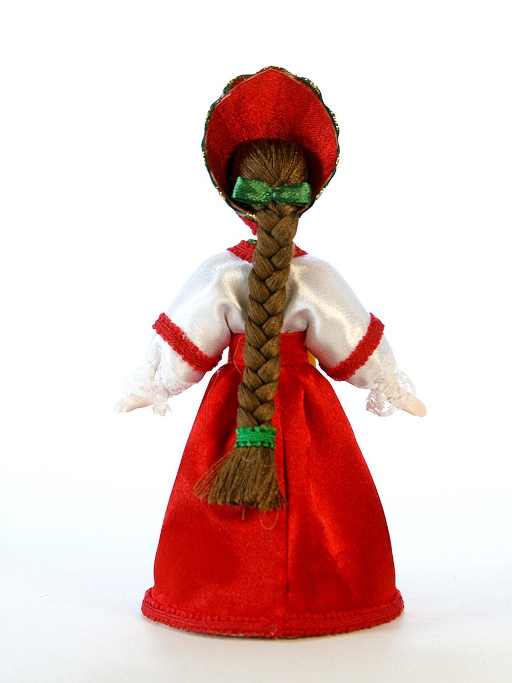 Кукла коллекционная в девичьем праздничном костюме
