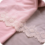 Кружево на тонкой сетке, цвет бежевый,ширина 13см, размер отреза 45см