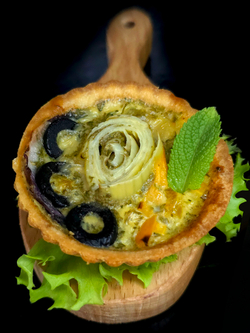 Киш с артишоком и маслинами