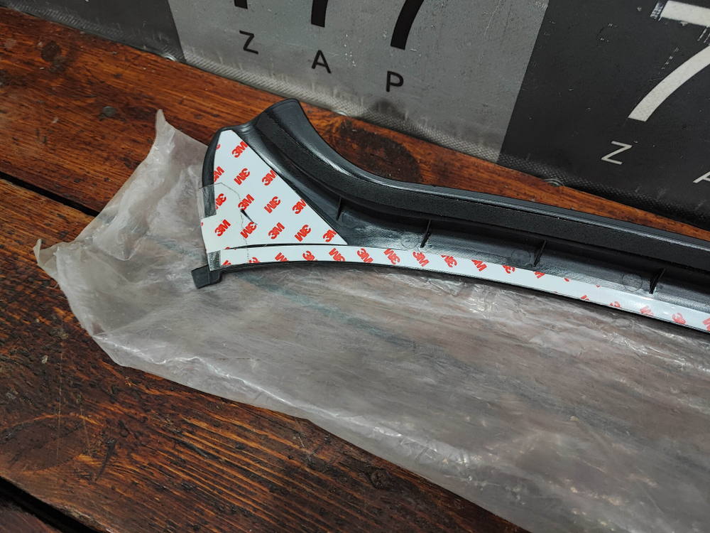 Накладка заднего стекла Genesis G80 1 14-20 Новая Оригинал 87136В1000