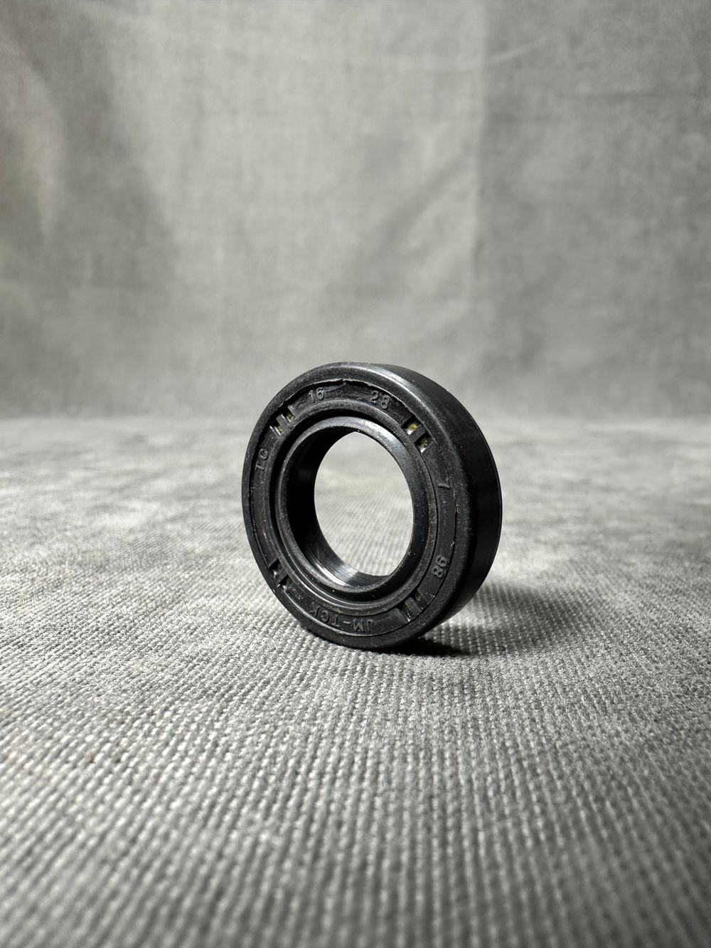 Сальник 16x28x7 Minsk C4 300