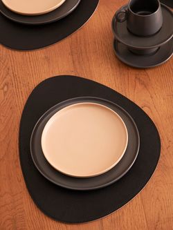 Набор из двух тарелок бежевого цвета из коллекции Essential, 20 см