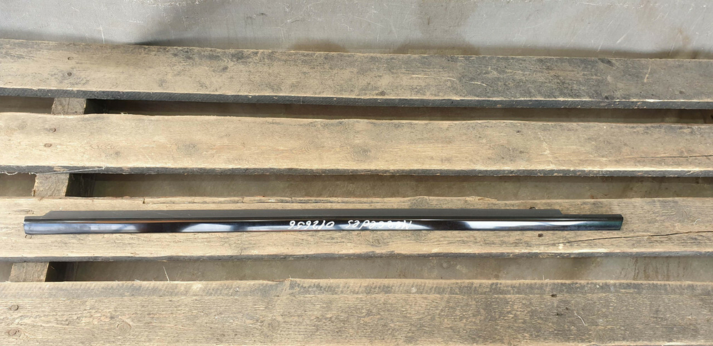 Молдинг двери передней левой GL GLS (X166) Б/У Оригинал A1667250165