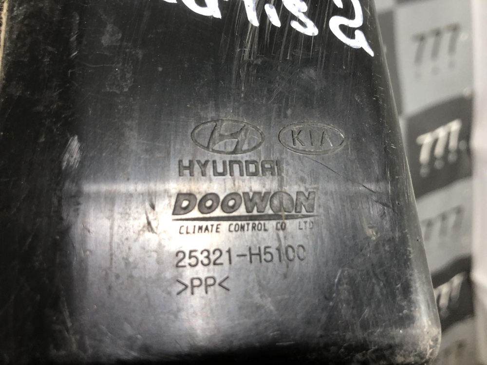 Дефлектор радиатора левый Kia Rio 4 (FB) 17-нв Б/У Оригинал 25321h5100