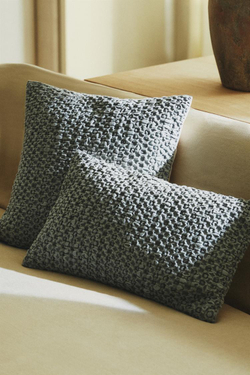 ZARA HOME ЧЕХОЛ ДЛЯ ДЕКОРАТИВНОЙ ПОДУШКИ С ВЫШИВКОЙ ИЗ РЕЛЬЕФНОЙ ТКАНИ, ЗЕЛЕНОВАТЫЙ