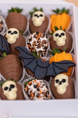 Набор клубники в шоколаде Летучие мыши