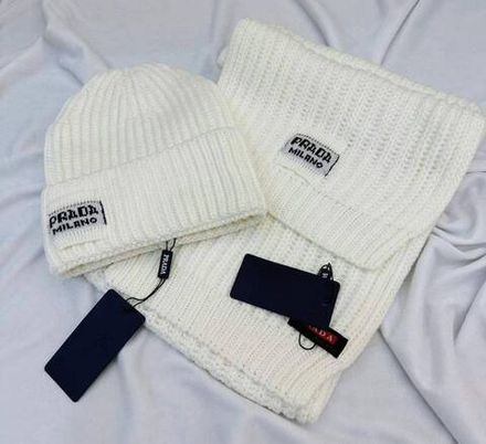 Комплект шапка и шарф Prada