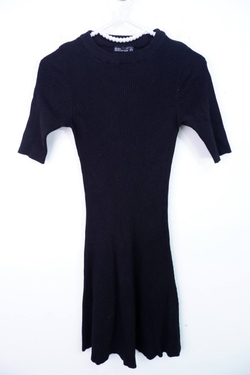 Платье Bershka в рубчик, маркировка S, визуально на 44 размер