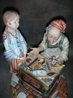 Статуэтка. Фарфор. У Сапожника. Capodimonte. Италия