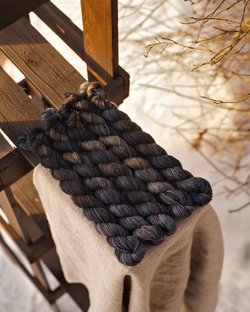 Носочная пряжа с добавлением шерсти "Тёмная ночь" 20 г