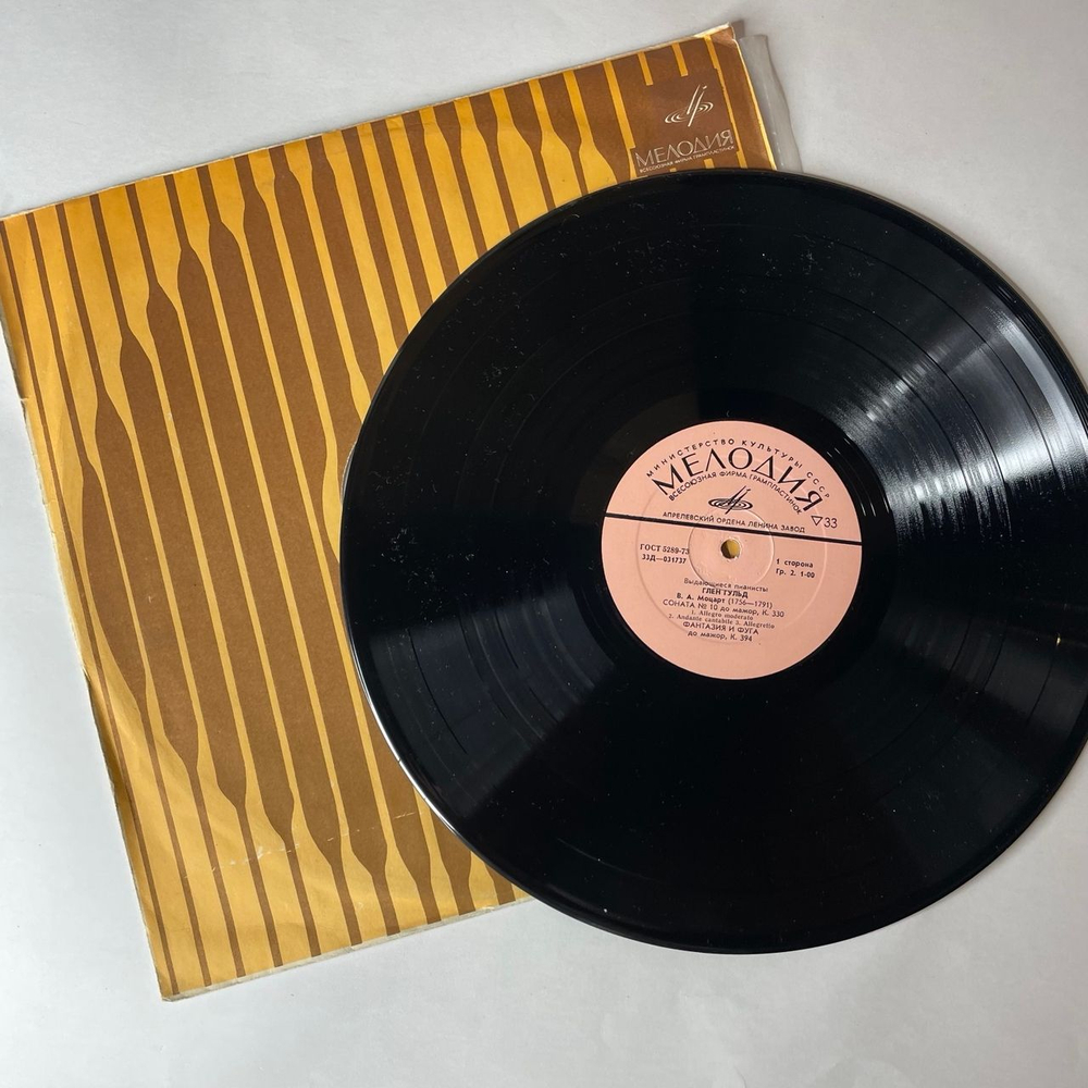 Винтажная виниловая пластинка LP В. А. Моцарт, И. Гайдн, Глен Гульд, Соната № 10 До Мажор. Фантазия И Фуга До Мажор / Соната № 49 Ми-бемоль Мажор (СССР 1976)