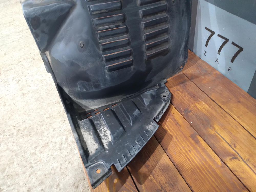 Подкрылок передний левый Hyundai Grand Starex (H1)  Б/У Оригинал 868114H700