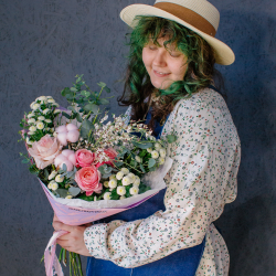 150. Нежный букет с пионовидной розой и хлопком