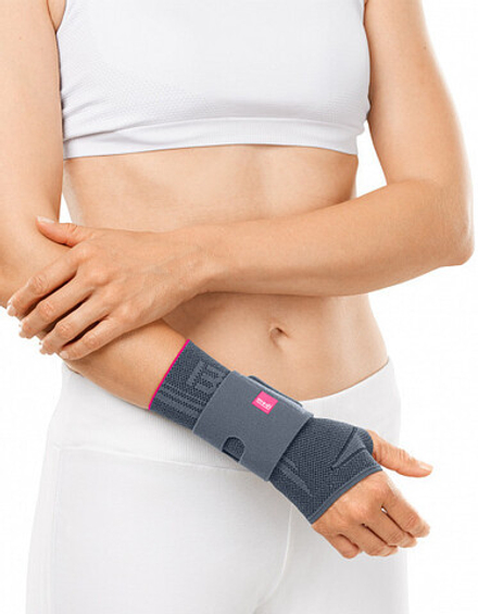 Бандаж на лучезапястный сустав Manumed active - серебристый - правый